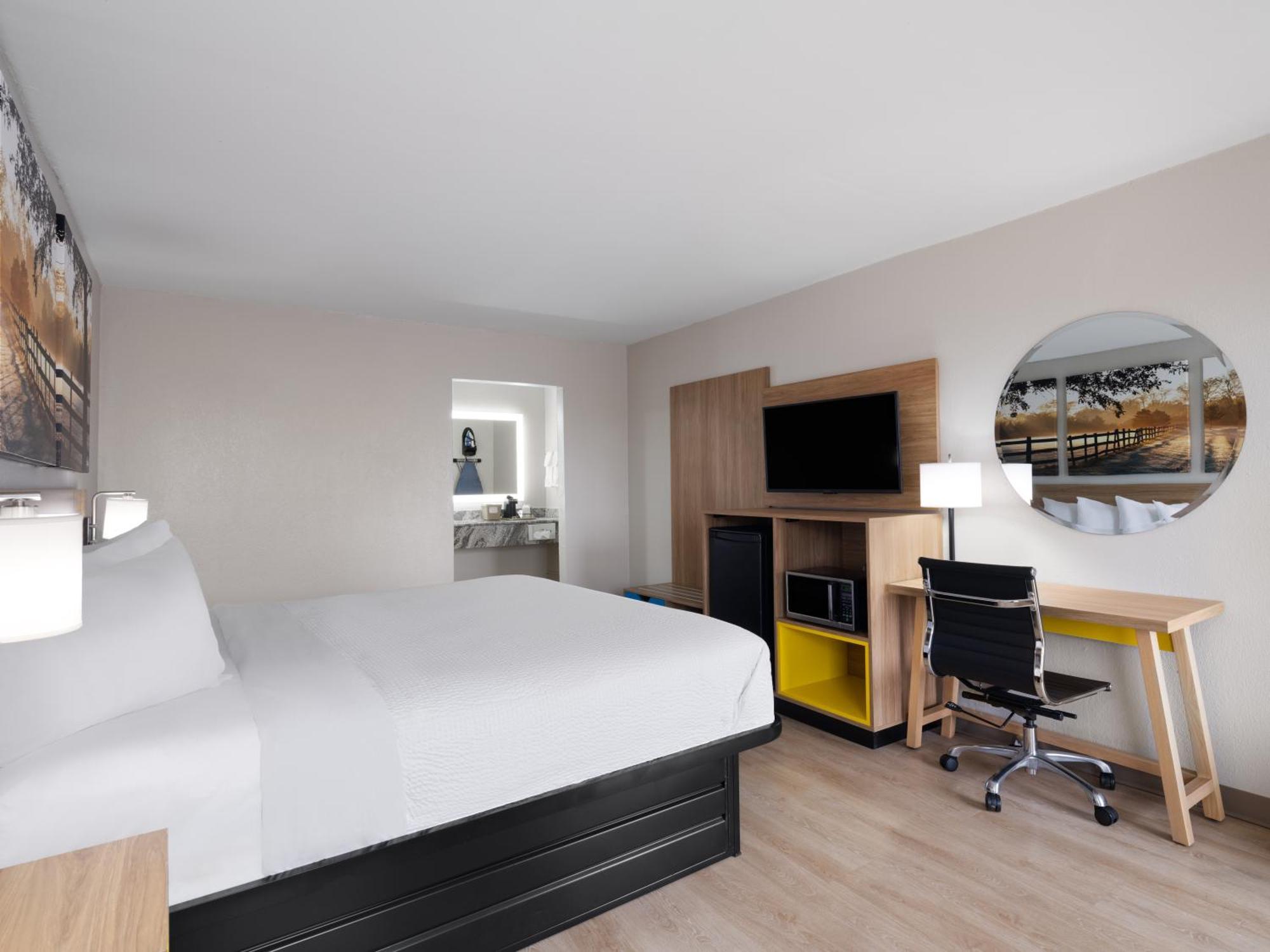 Days-Inn By Wyndham Montgomery I-85 エクステリア 写真