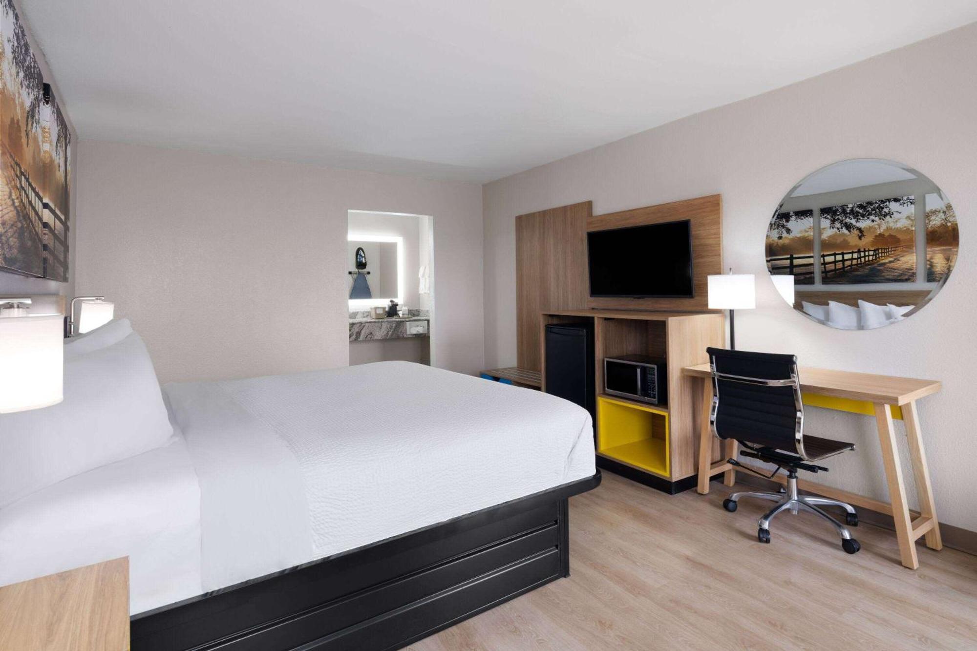 Days-Inn By Wyndham Montgomery I-85 エクステリア 写真