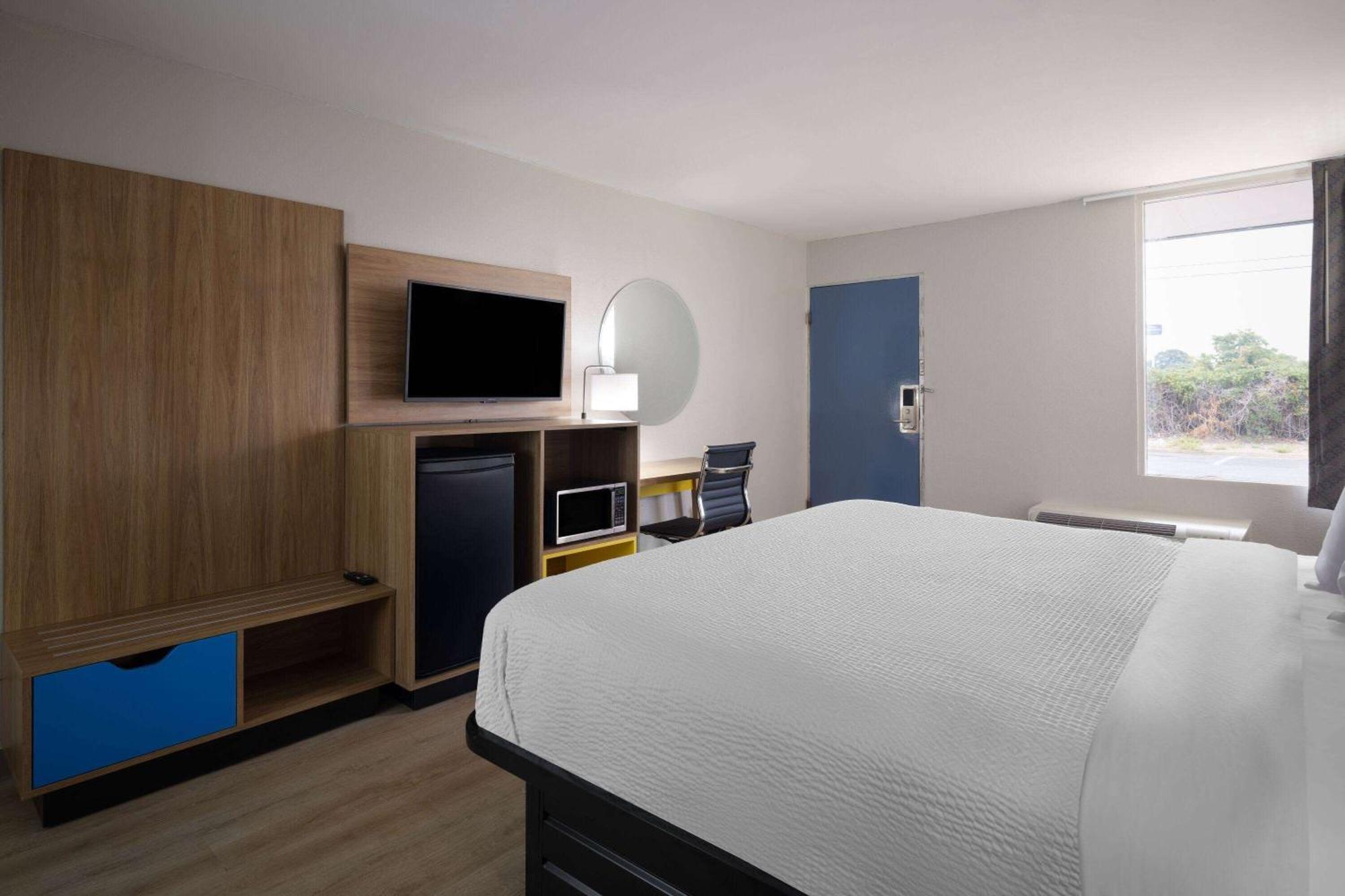 Days-Inn By Wyndham Montgomery I-85 エクステリア 写真