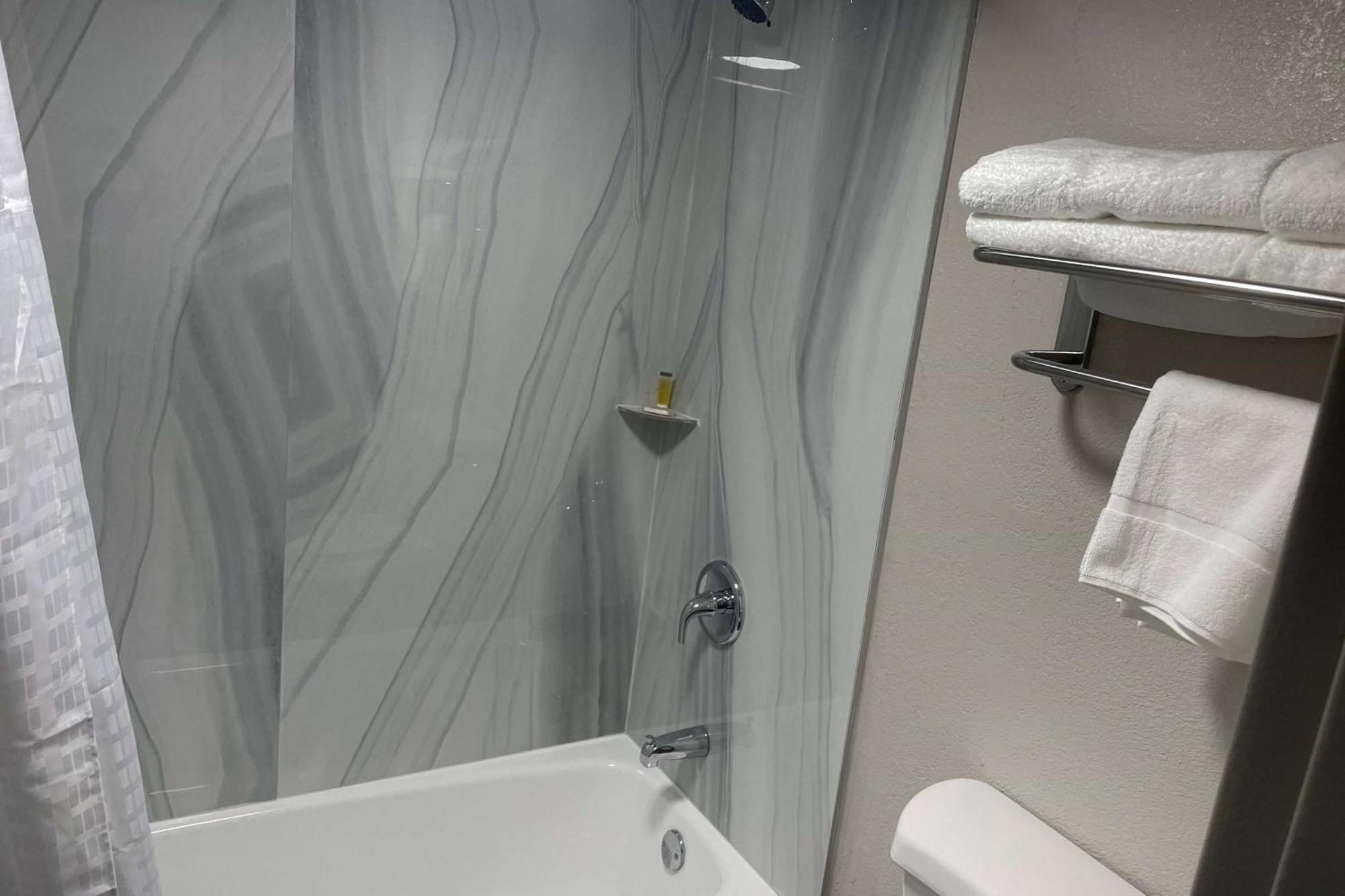Days-Inn By Wyndham Montgomery I-85 エクステリア 写真
